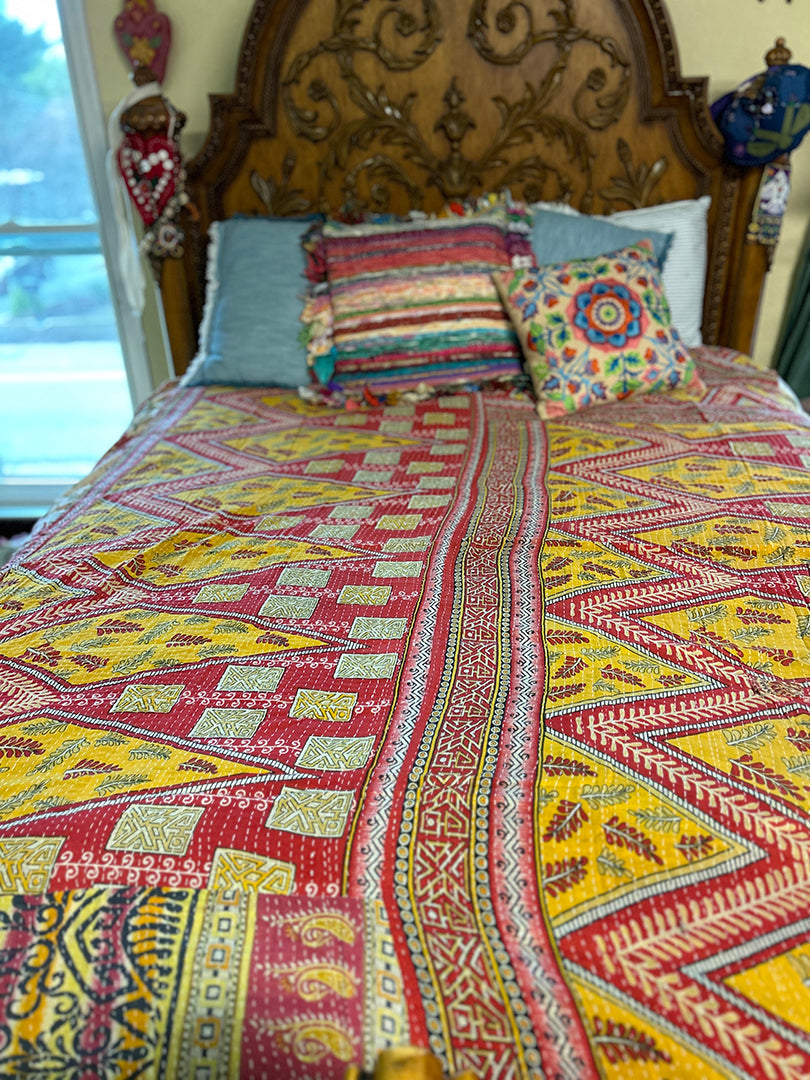 $100+ OFF! Golden Arrows Quilt Kantha  Hand-Stitched Reversible Blanket Throw Decor